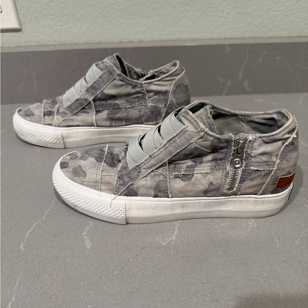 Blowfish women’s Gray Camouflage Sneakers